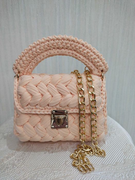 Красивые сумки из трикотажной пряжи.