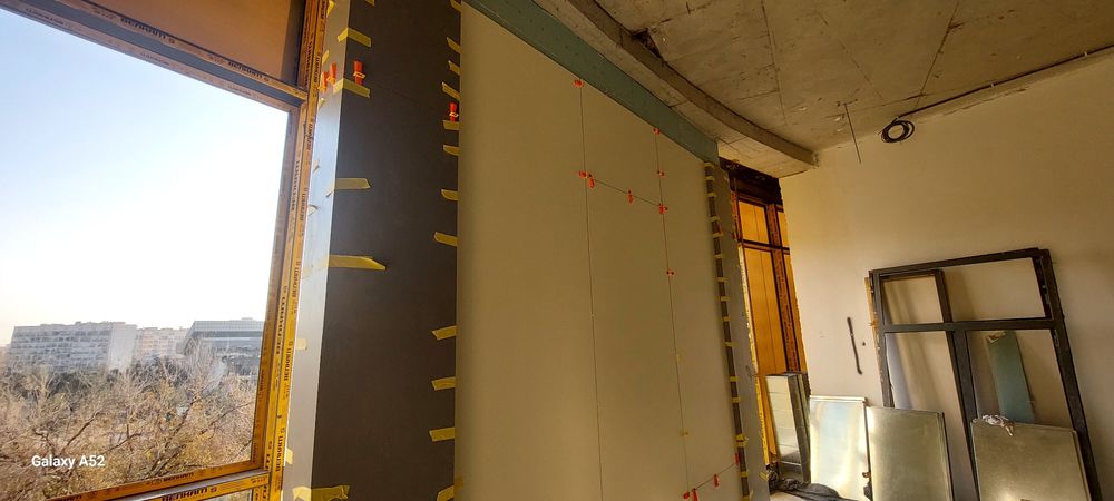 Obshivka devorga liftga o‘rnatamiz. Mdf va yog‘och ishlarini bajaramiz