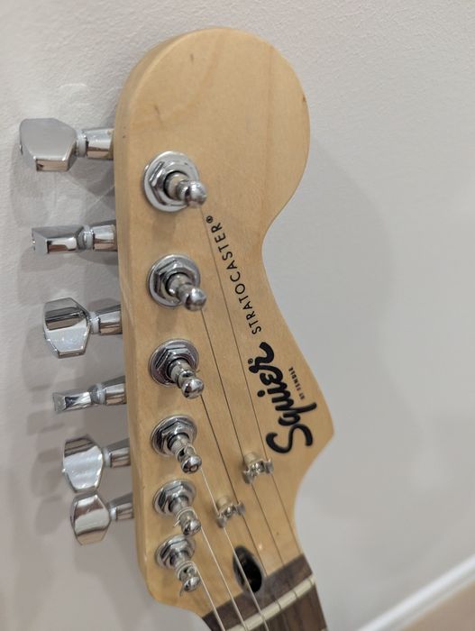Электрогитара Fender Squier
