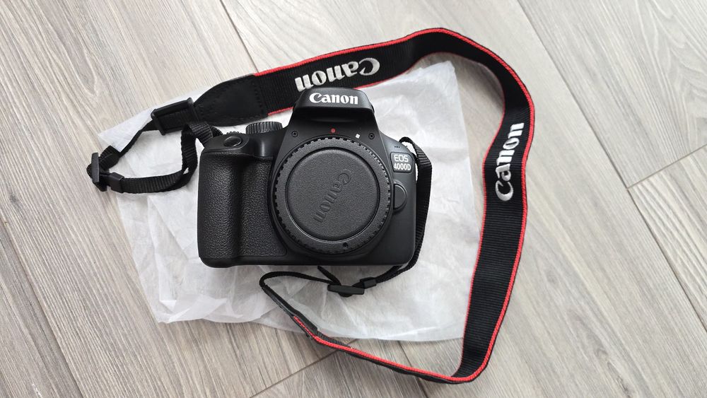Aparat foto DSLR CANON EOS 4000D, 18 MP, Wi-Fi, negru + Obiectiv 18-55mm + Obiectiv 75-300mm + card de memorie  128GB  + geanta! Ca nou!