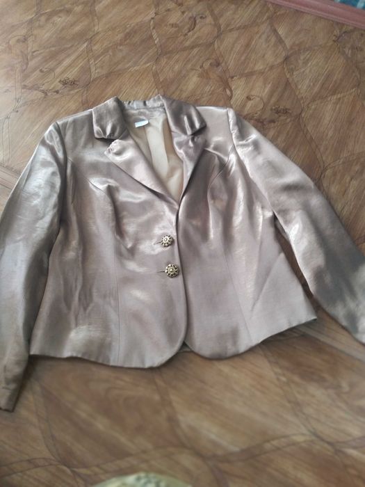 Платья женские разные