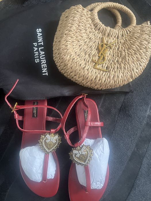Sandale dolce devotion si geanta ysl raffia