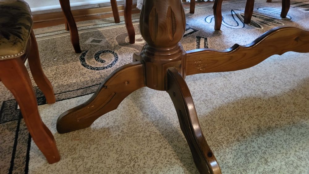 Продам стол для гостиной