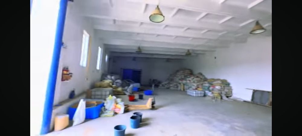 Жомбой туманида бино сотилади 53 сот темир йул бор