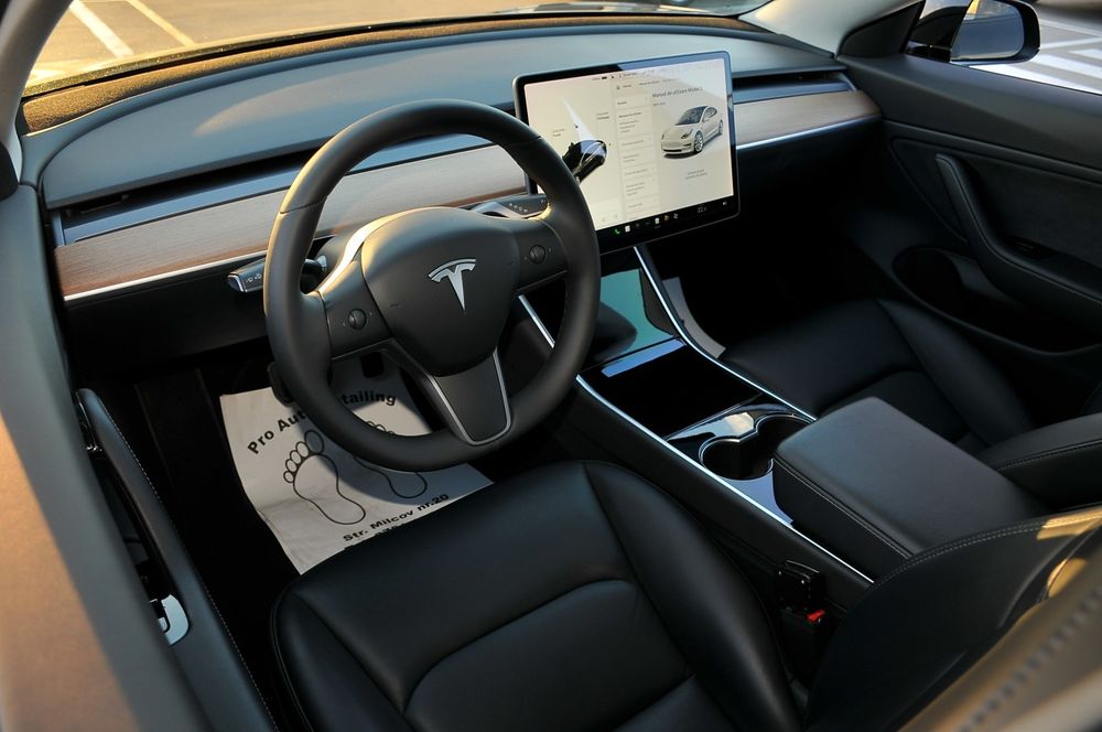 Tesla 3 4x4 dual motor 500 cp