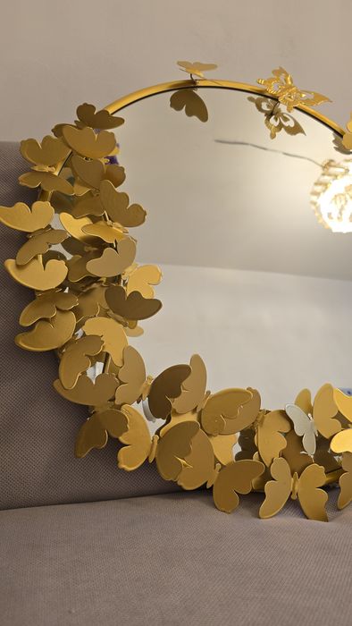 Настенное зеркало (металл)