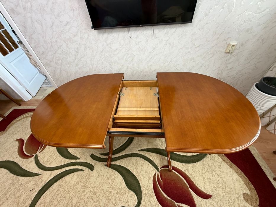 Стол для гостиной