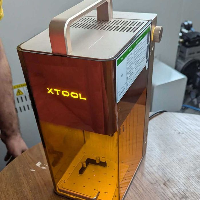 Лазерно гравиране и рязане, УВ печат, фирмени сувенири