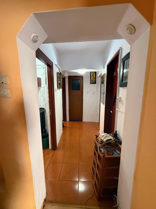 Apt 3 camere, 42,4 mp + balcon, parter, zona Mall, proprietar