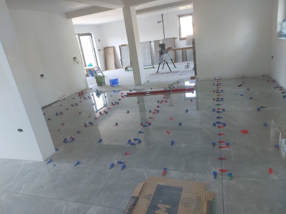 Montaj gresie Oradea Montaj faianta Oradea amenajari interioare Oradea Renovari apartamente Finisaje interioare Oradea