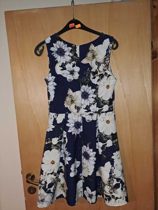 Дамска рокля официално елегантна размер М италианска