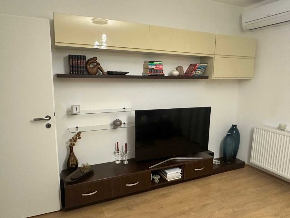 Vand mobila living, 2.8 m lungime, cu corpuri suspendate