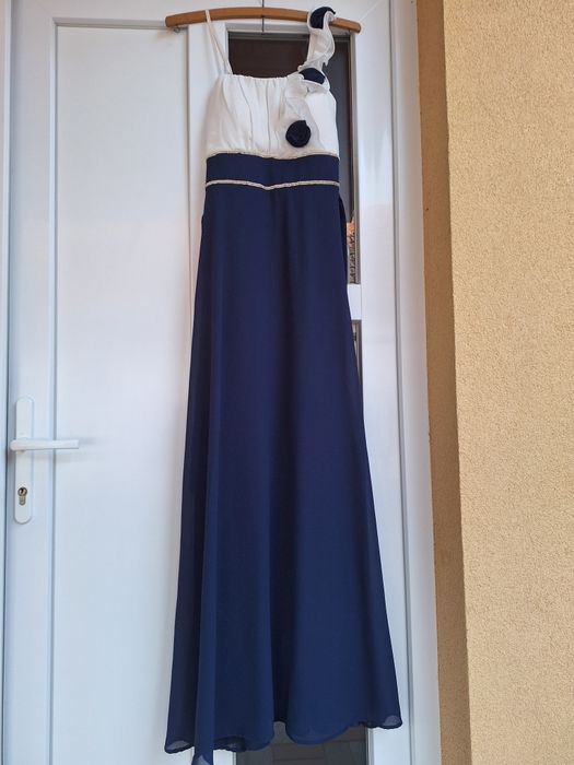 Rochii și costume