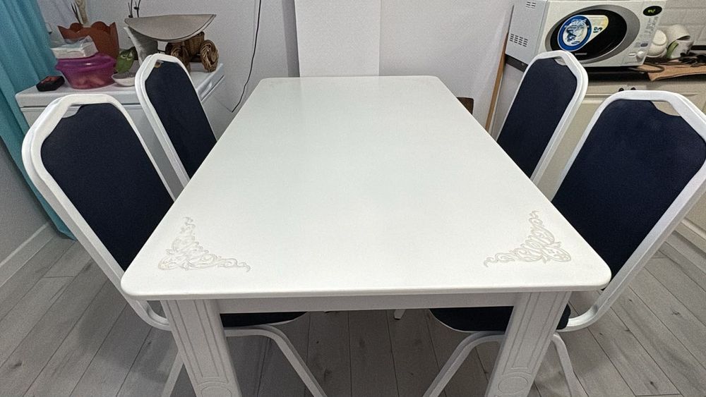 Продам стол и 4 стула