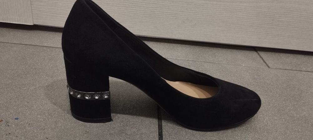 Продам женские туфли