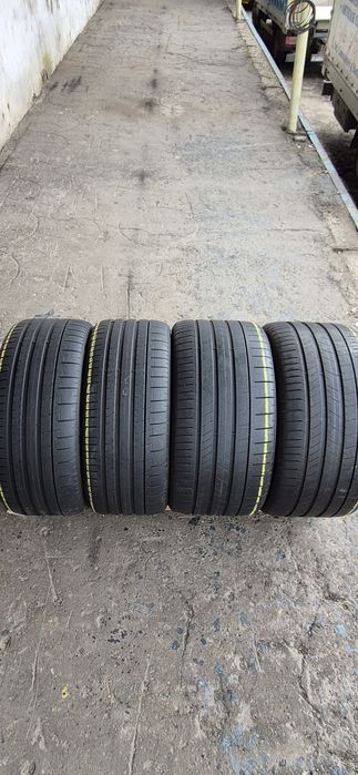 4 anvelope vara Pirelli,fata 265/35/21,spate 305/30/21.Pret/bucata.