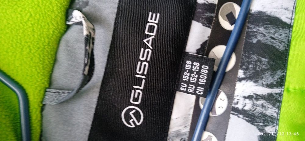 Продам куртку детскую