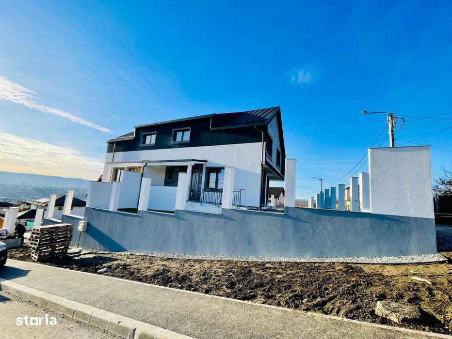 Duplex cu arhitectura deosebita si panorama spre oras | Dambul Rotund