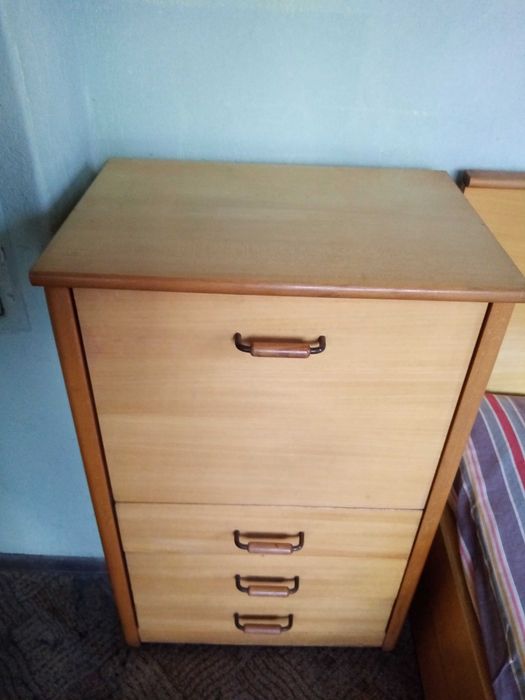 Спален комплект мебели-спалня, 2нощни шкафчета, тоалетка, гордероб.