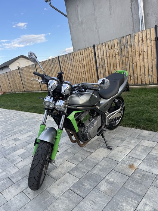 Motocicleta Kawasaki Er 5N