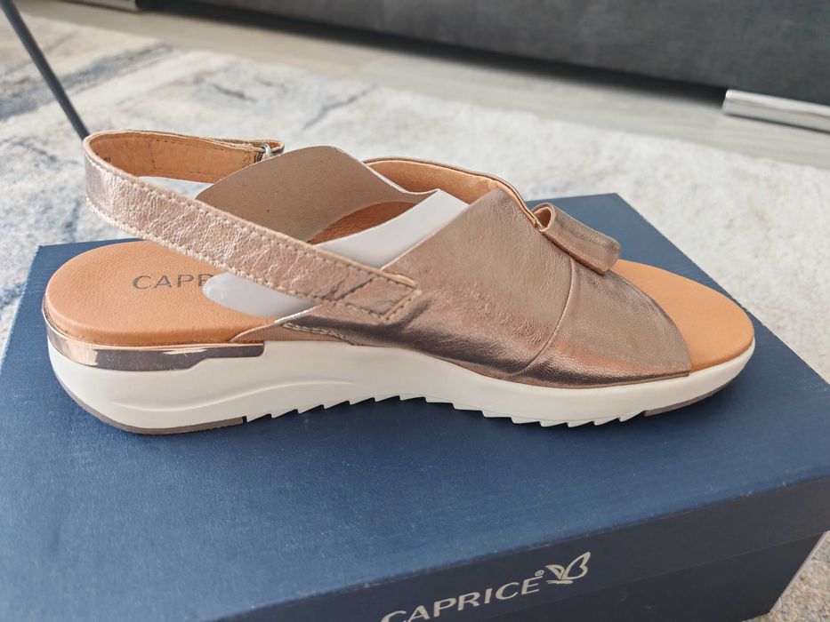 Нови Сандали на Caprice