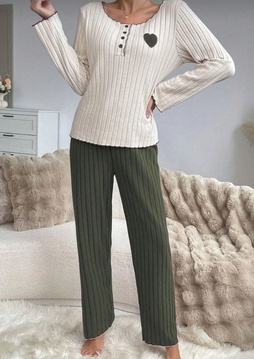 Дамска  пижама от памучна смес. Размери L/XL.