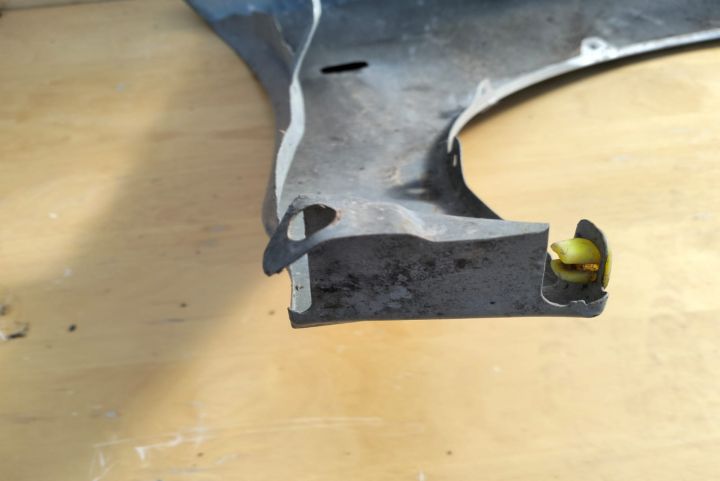 Aripa stânga Toyota Avensis a 2-a generatie T25