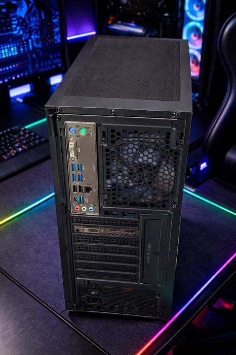 Продавам Геймърски компютър i7-6700/GTX 1660 Super/32GB DDR4/512GB NVMe/4TB HDD/500W НОВО захранване