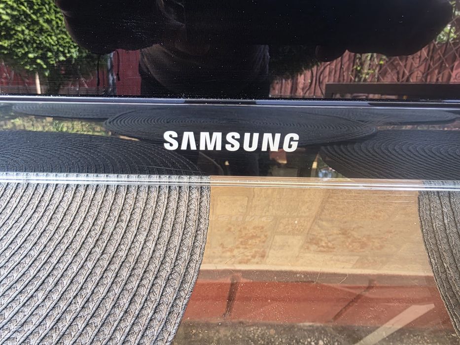 Vand tv Samsung diagonala  102 cm