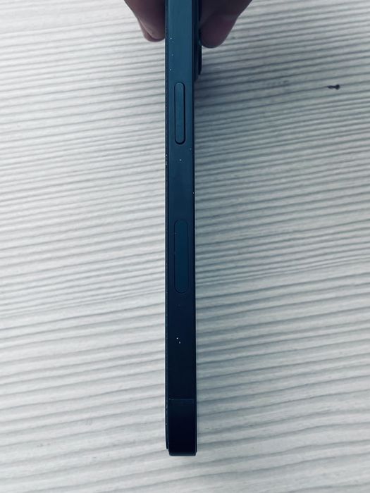 Продам Айфон 13