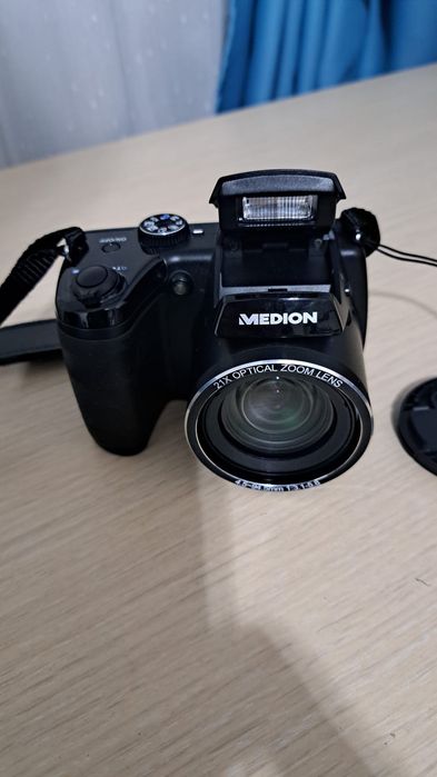 Aparat foto digital Medion Life 16mp super zoom optic 21x ecran LCD
