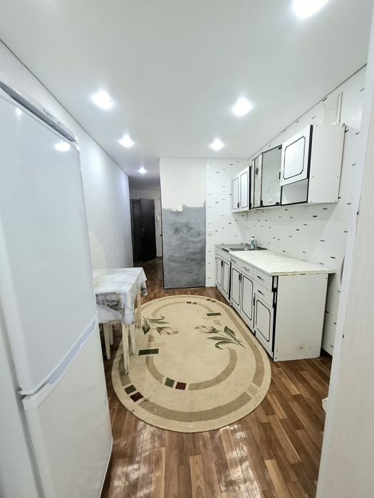 Продаю 1 ком 4 мкр 1990 год