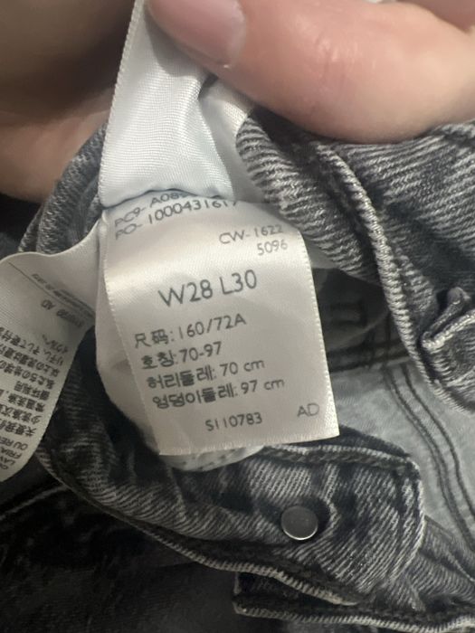 Продам джинсы левис