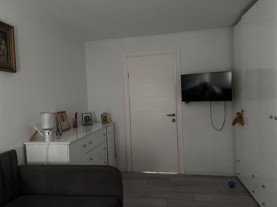 Vand casa mobilata