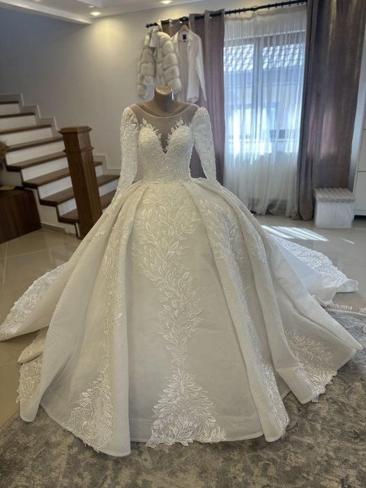 Vand rochie de mireasa cu corset reglabil