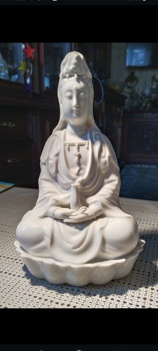 Фарфоровые статуэтки.