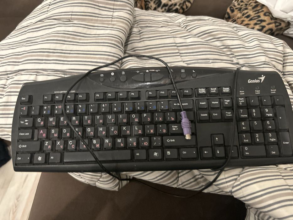 Продам клавиатуру Genius срочно!!!