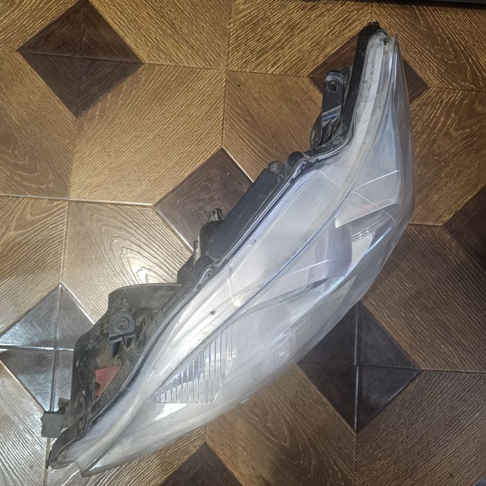 Продам фару Королла 150