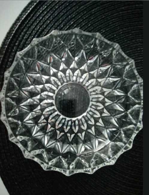 3 Boluri de servire din sticlă tăiată transparentă