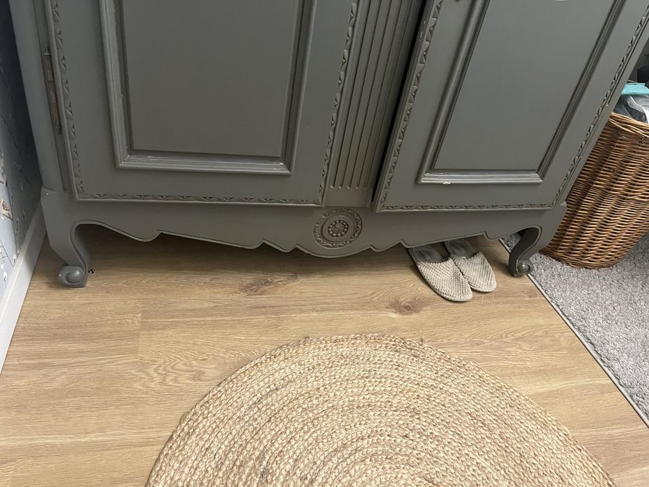 Шкаф из натуральных материалов