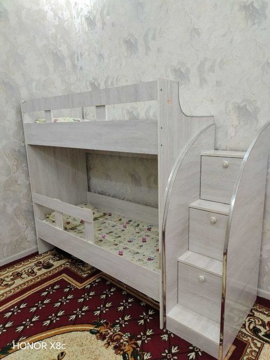 Bolalar uchun ikki qavatli karavot
