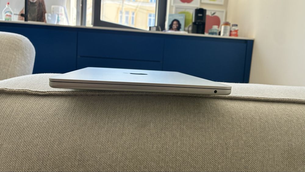 MacBook Air M2 8GB / 256GB – отлично състояние