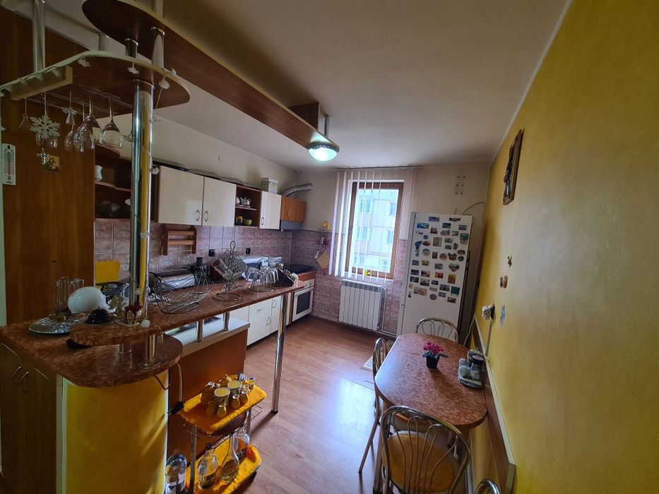 Apartament 3 camere + garaj și boxă-Brad HD.