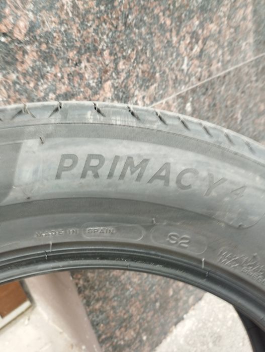 Michelin primacy 4  215/65 r17