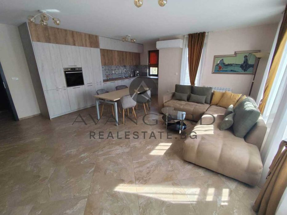 Продава се Многостаен апартамент в Пловдив, Кършияка - 157 кв.м за 3797 €/кв.м - Снимка #1