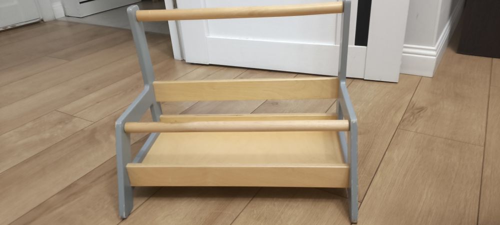 Полка для книг Монтессори