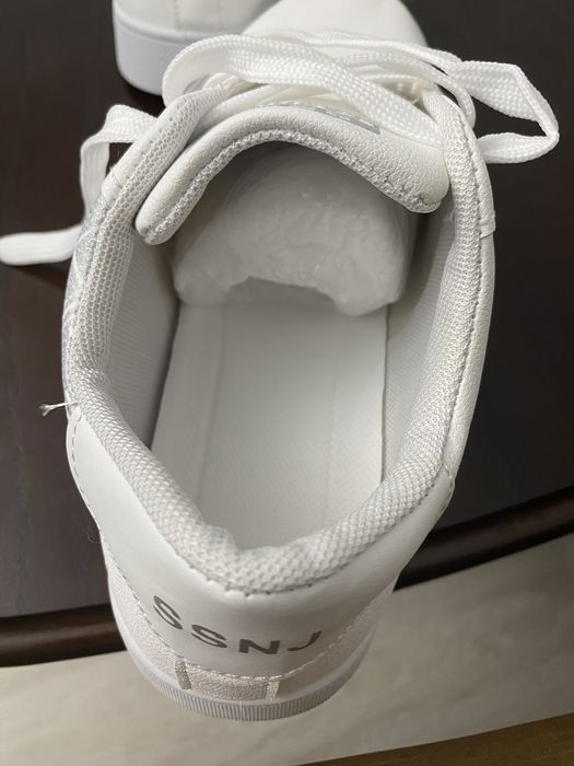 Кроссовки новые