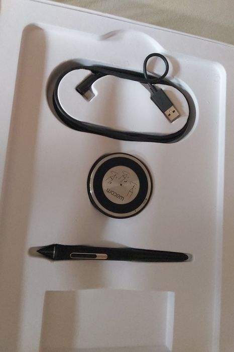 Tableta Wacom Intuos Pro, mărime M