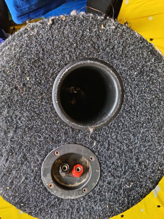 Vând subwoofer infinity