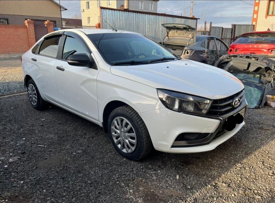 Продам по запчастям Лада Веста